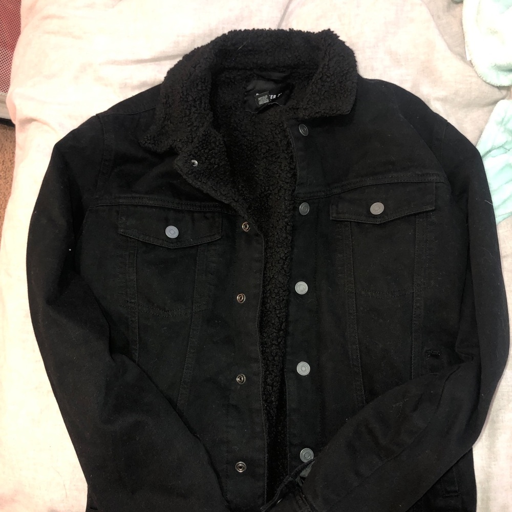 Black jean jacket (M)